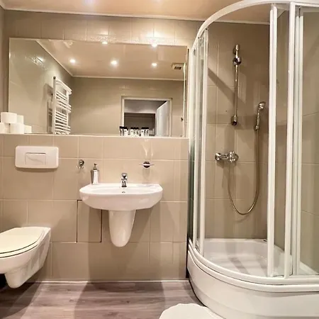 מלון Hotel Otomin 2*