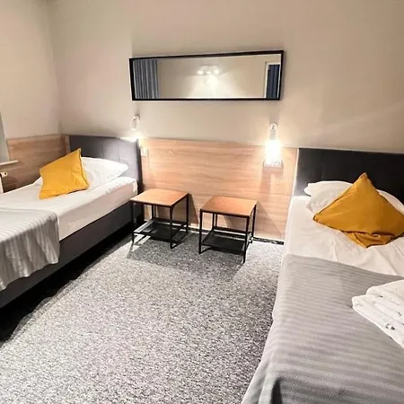מלון Hotel Otomin 2*