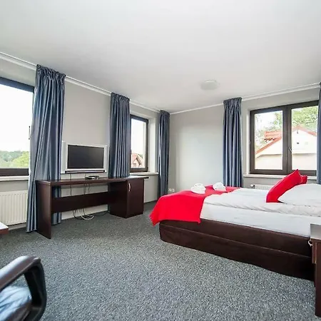 מלון Hotel Otomin 2*