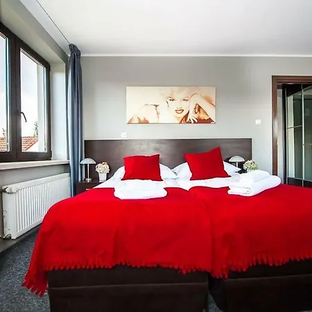 מלון Hotel Otomin 2*