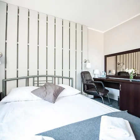 מלון Hotel Otomin 2*